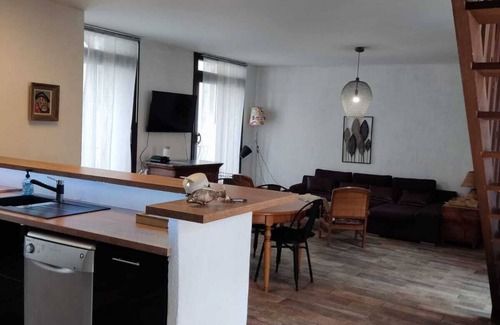 Sete House | Townhouse, large patio, tropézienne, garage