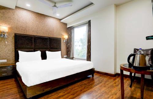 Ahmedabad City Centre Hotel | Townhouse Oak Ahmedabad Junction