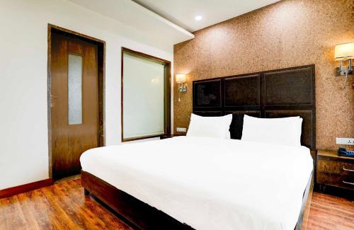 Ahmedabad City Centre Hotel | Townhouse Oak Ahmedabad Junction