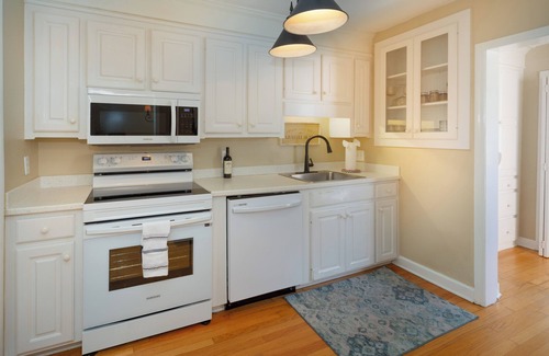 South of Broad House | Townhouse on Colonial Lake, Near the Battery, King Street, and Marinas