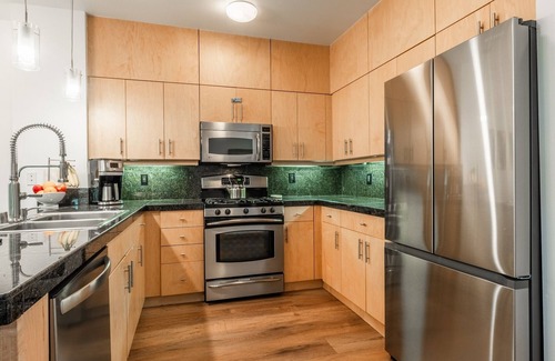 Mammoth Lakes House | Townhouse on the Golf Course with Mountain Views and 2 Heated Garage Spaces!