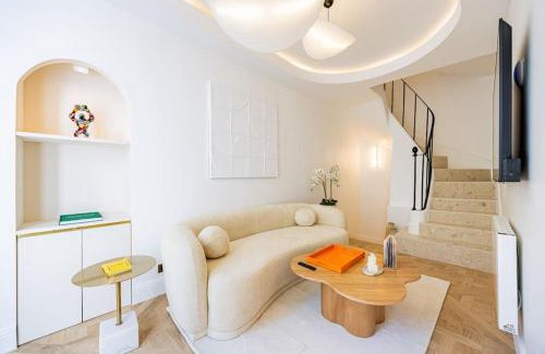 Montmartre Apartment | Townhouse Sacrée cœur Place du Tertre Montmartre