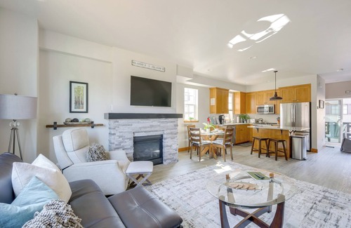 McCall House | Townhouse w/Garage: Walk to Payette Lake Beach!