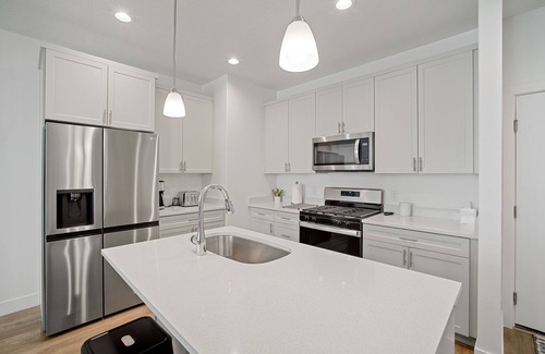 Heber House | Townhouse w views + 2 car garage + washer + dryer