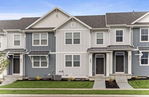 Heber House | Townhouse w views + 2 car garage + washer + dryer