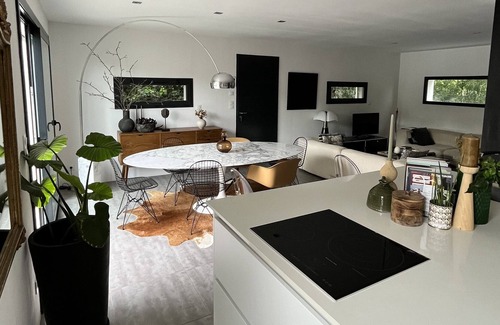 Mont Duplan House | Townhouse with garden and pool