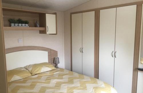 Towyn Apartment | Towyn six berth en suite caravan