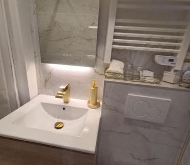 Saint-Louis Apartment | Très beau studio au pied du métro