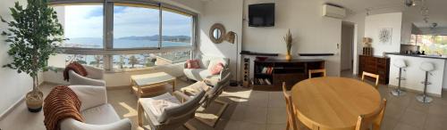 Le Lavandou Apartment | Très bel appartement T3 dernier étage vue mer