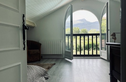 Ascain Villa | Très Belle Villa Basque Avec Piscine, Fronton et vue sur la Rhune