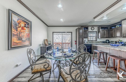 Ruidoso Downs Cabin | TR Greens House: w/Hot tub, close Hose Racing Action