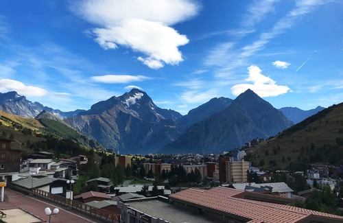 Mont-de-Lans Apartment | TRACK FOOT, 4/5 PERS, BALCONY, STUNNING VIEW
