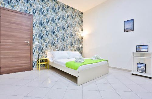 Vasto Apartment | Track Station Studio Apartment - with Netflix