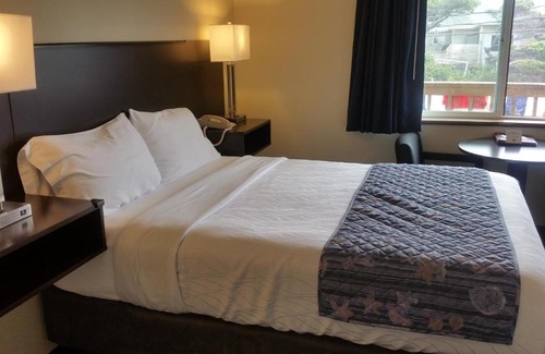 Rockaway Beach Hotel | Tradewinds Motel