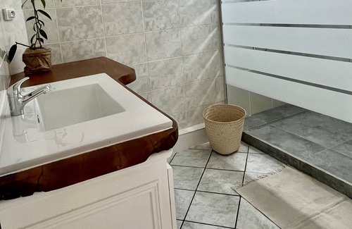 Sainte-Rose Apartment | “Tradition” equipped apartment
