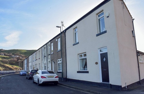 Skinningrove Cottage | Traditional Fisherman’s cottage situated near to sandy and secluded beach.