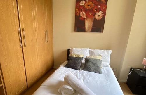 Chelsea Riverside Apartment | Traditional and Charming 1-Bedroom Flat in Chelsea, Sleeps up to 3 Guests