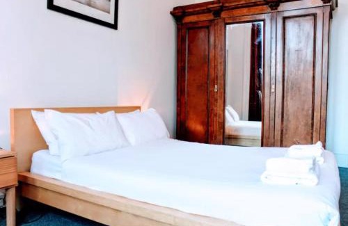 Bruntsfield Apartment | Traditional Apartment oer the Meadows