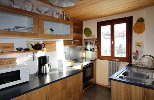 Les Almes Ski Chalet | Traditional chalet for 8, cozy with Wifi, near slopes in Tignes