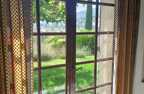 Callas House | Traditional Family Villa A/C, 3 bedrooms, sleeps 6, easy walk to the village