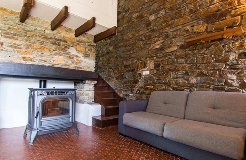 Barre-des-Cevennes Resort | Traditional 4/6 person gîte in the Cevennes with swimming pool