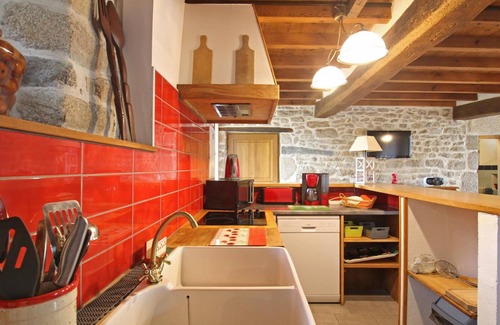 Sainte-Genevieve Cottage | Traditional house with enclosed garden, near Barfleur