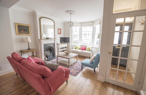 Kew House | Traditional Home in Kew Gardens by UnderTheDoormat