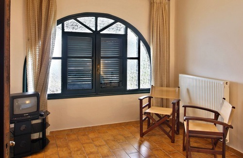 Anatoli House | Traditional house in Crete with amazing views, Sleeps 3 people.