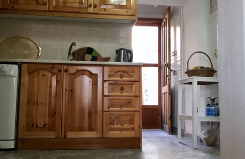 Skala Eresou Apartment | Traditional house-direct access to the sea&garden