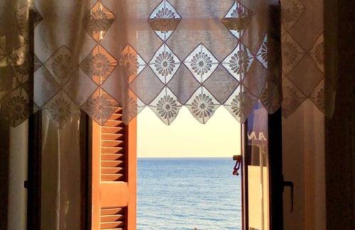 Skala Eresou Apartment | Traditional house-direct access to the sea&garden