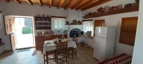 Zia Villa | Traditional house in Asfendiou