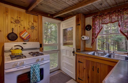 Franklin Cabin | Traditional Lakefront Cabin Located On Beautiful George's Pond