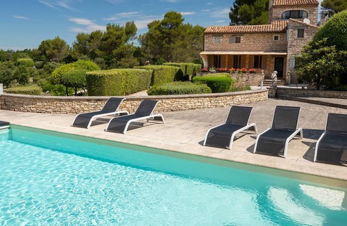 Menerbes House | Traditional stone house with pool and garden between Lacoste and Menerbes
