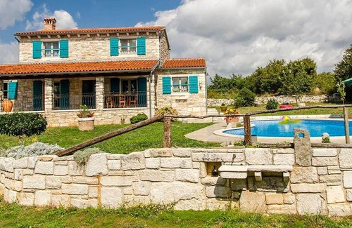 Zminj Cabin | Traditional stone villa for 9 people with pool in Central Istria