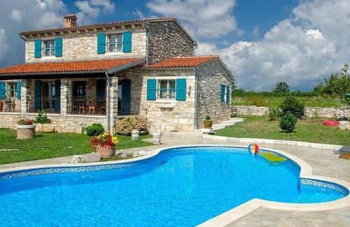 Zminj Cabin | Traditional stone villa for 9 people with pool in Central Istria