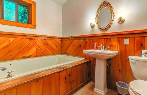 Canadensis House | Traditional Wooden Cabin Rental in the Poconos, Pennsylvania
