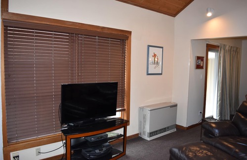 Central Vermont- Killington Condo | Trail Creek Upper unit 2Br/2Bath King/Twins + Queen + loft on ski home trail