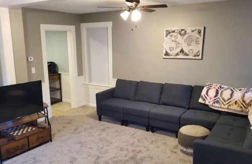 Williamsburg House | Trail House- 7 Person Stay at Lower Trail Head!