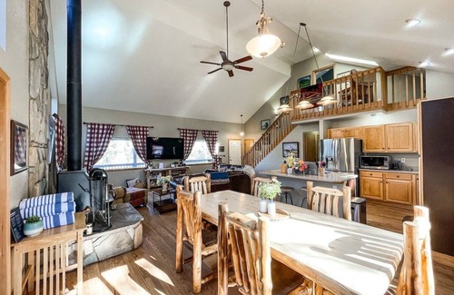 Woodland Park Cabin | Trail's End Mountain Escape w/HOT TUB!