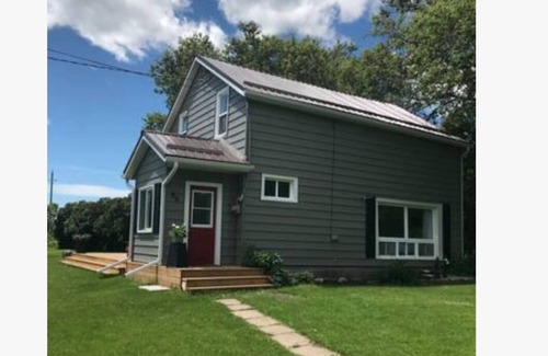 Belleville House | Trails End by the Bay of Quinte & Tracks