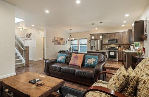 Westbrook Meadows House | Trails End Retreat