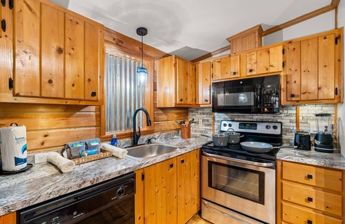 Lake Lure Cabin | Trails Inn - Dog Friendly, Hot Tub, Fire Pit, Sleeps 6