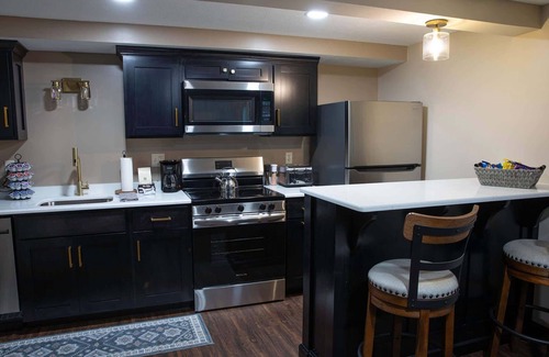 Franklin Apartment | Trails to Ales DeBence Suite 3