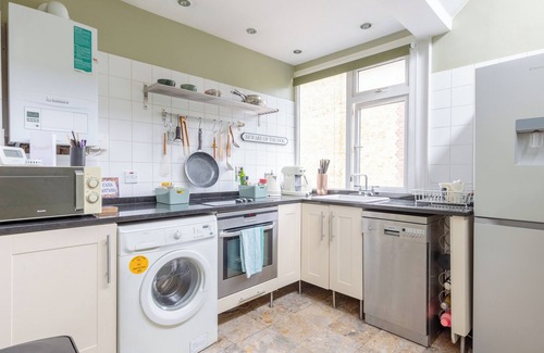 Wandsworth Apartment | Tranquil 1BD Flat, Wandsworth Town!