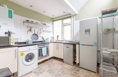 Wandsworth Apartment | Tranquil 1BD Flat, Wandsworth Town!