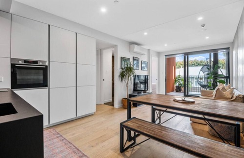 Point Chevalier Apartment | Tranquil 2 Bd Apt with AC, WIFI, & 10min from CBD