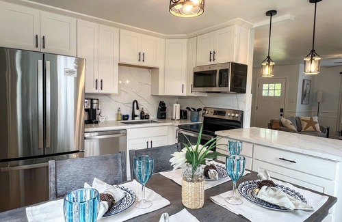 Everett House | Tranquil 2-bed house near Hospital, Park and Marina