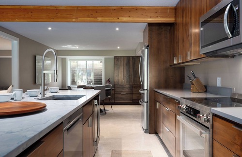 Sandy House | Tranquil 2BR Home - Walkout Basement by Cottonwood Canyons with Creek