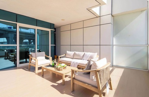 Jabal Ali 2 Apartment | Tranquil 2BR with Spacious Balcony in Dubai Marina