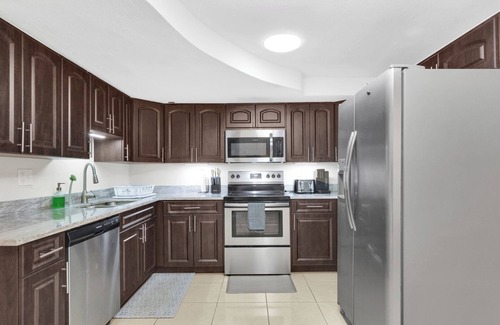 Holiday House | Tranquil 4-bedroom house near beaches